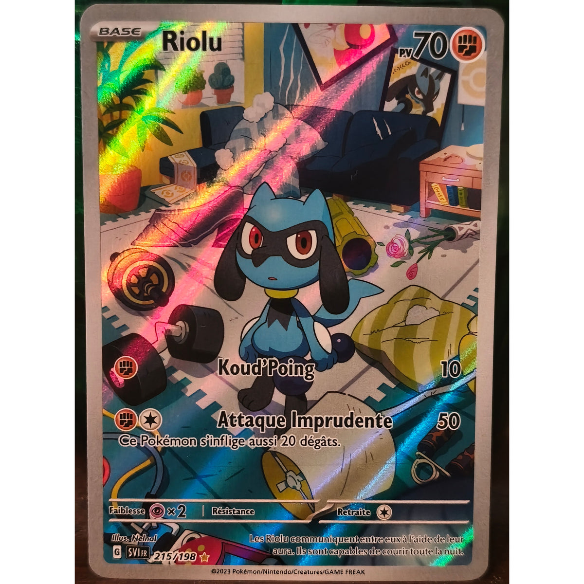 Carte Pokémon Riolu 215/198 Illustration Rare Écarlate et Violet, photo complémentaire de l'exemplaire vendu