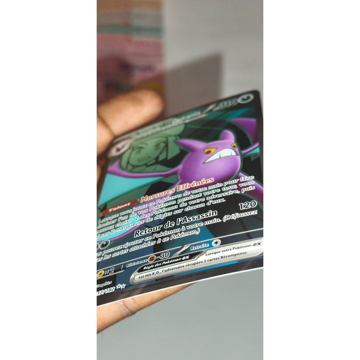 Carte Pokémon Nostenfer ex 217/182 Team Rocket Rivalités Destinées, détail de l'effet holographique sur l'exemplaire vendu