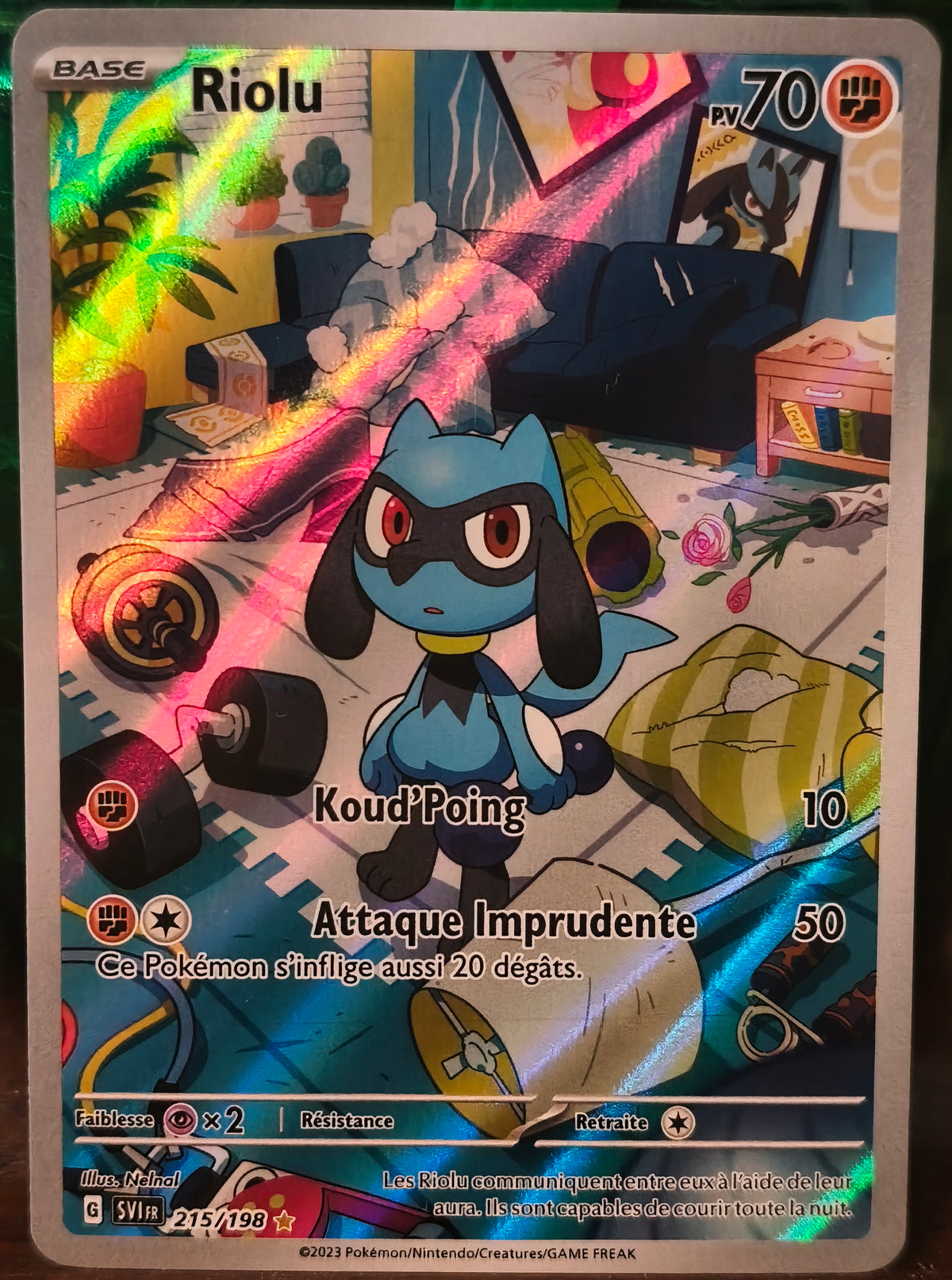 Carte Pokémon Riolu 215/198 Illustration Rare Écarlate et Violet, photo complémentaire de l'exemplaire vendu