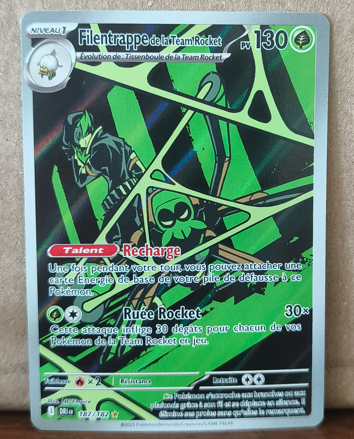 Carte Pokémon Filentrappe de la Team Rocket 187/182 Illustration Rare Rivalités Destinées, recto de l'exemplaire vendu